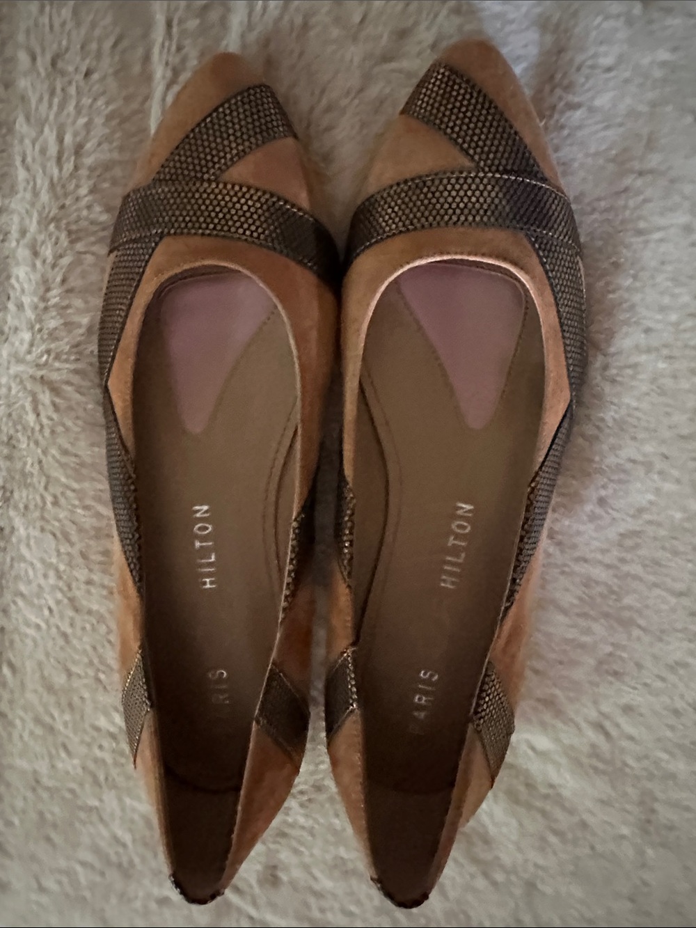 Paris Hilton Two-Tone Tan and Black designs Slip-On flats - size 8.5